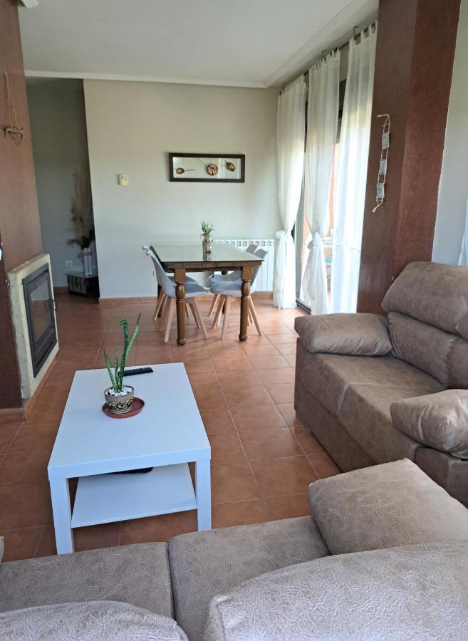 הוילה Aldeamayor de San Martin La Casa Del Cipres מראה חיצוני תמונה