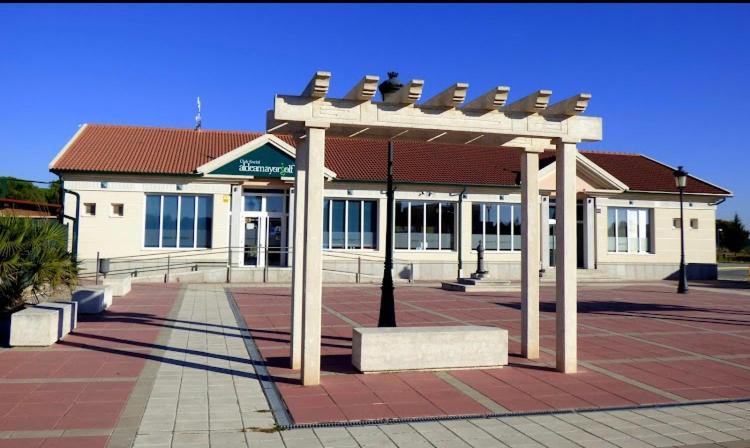 הוילה Aldeamayor de San Martin La Casa Del Cipres מראה חיצוני תמונה
