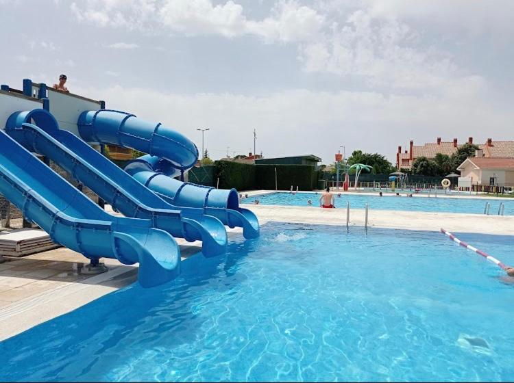 הוילה Aldeamayor de San Martin La Casa Del Cipres מראה חיצוני תמונה